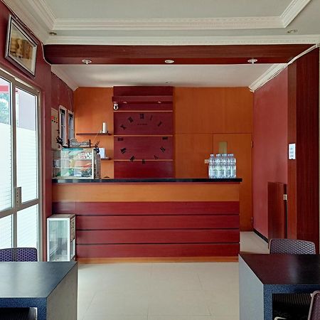 Oyo 92098 Kost Orange Syariah Otel Makassar Dış mekan fotoğraf