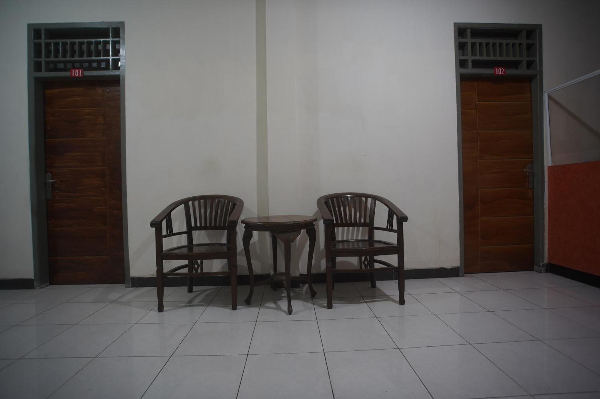Oyo 92098 Kost Orange Syariah Otel Makassar Dış mekan fotoğraf