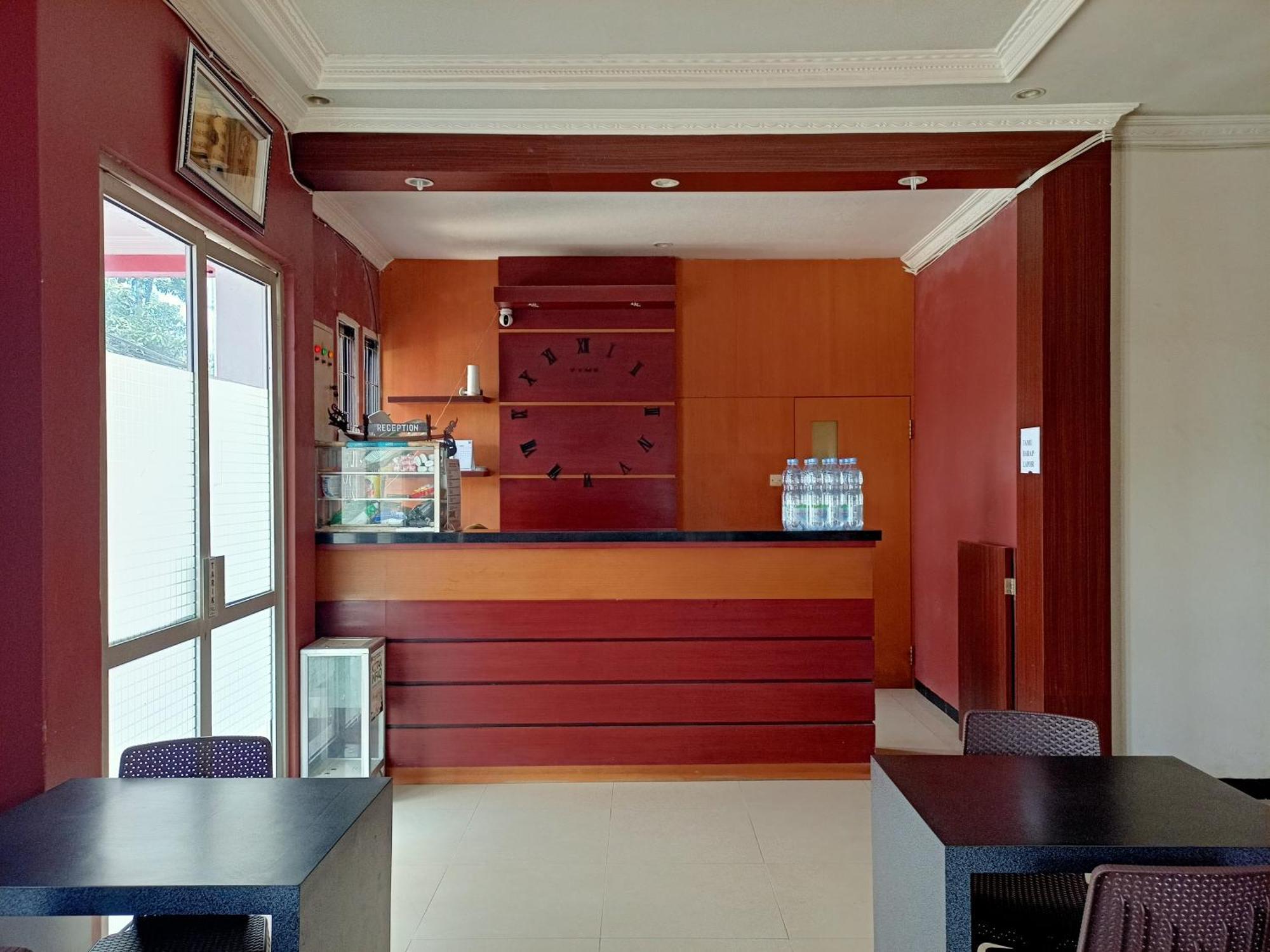 Oyo 92098 Kost Orange Syariah Otel Makassar Dış mekan fotoğraf