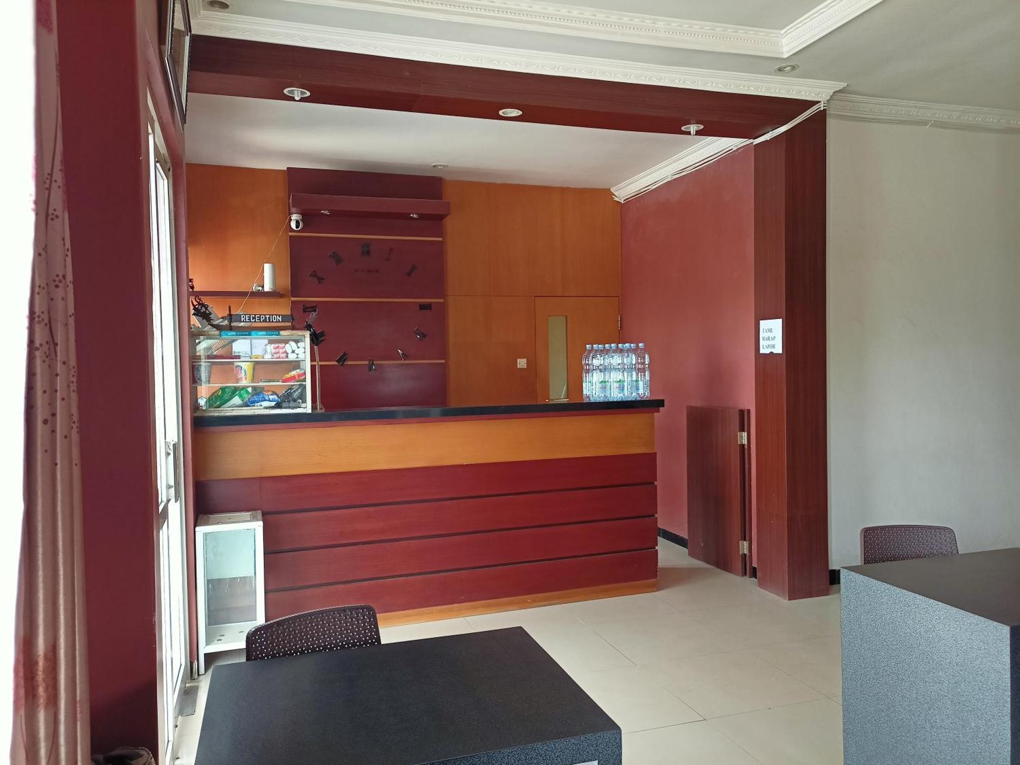 Oyo 92098 Kost Orange Syariah Otel Makassar Dış mekan fotoğraf